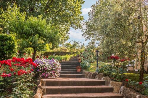 a set of stairs in a garden with flowers at Torre Del Cielo in Monterchi