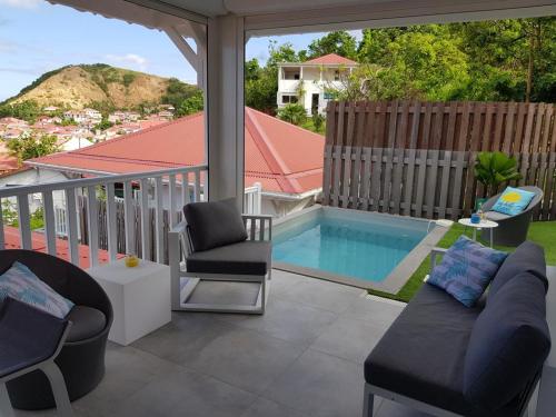 Πισίνα στο ή κοντά στο La petite Villa