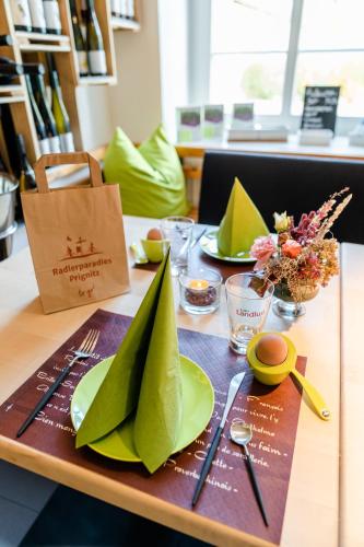 Jídlo v hotelu nebo okolí