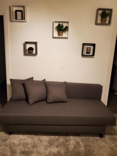 Ruang duduk di Small and Cozy Rooms - G