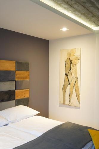 a bedroom with a bed and a painting on the wall at LALA Kłączno małe SPA in Kłaczno