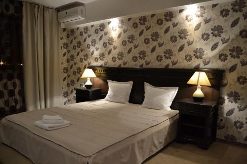 Hotel Condor tesisinde bir odada yatak veya yataklar
