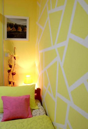 a bedroom with a bed with a white patterned wall at Biserna Dolina Uvac in Sjenica