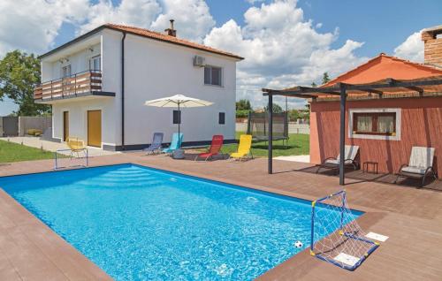 Bazén v ubytování Apartment Belas nebo v jeho okolí