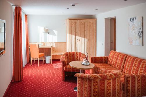 Un lugar para sentarse en Hotel Waldeck mit Restaurant "Florian'S"
