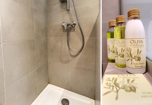 La salle de bains est pourvue d'une douche et de 2 bouteilles d'huile d'olive. dans l'établissement Nestor&Jeeves - GLORIA BEACH - Very close sea - Prestigious building, à Nice