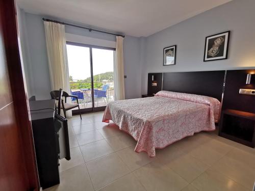 Gallery image of Hotel A Bota in Portonovo