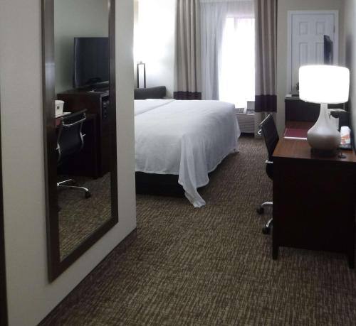 a hotel room with a bed and a television at Comfort Inn New River in Oak Hill