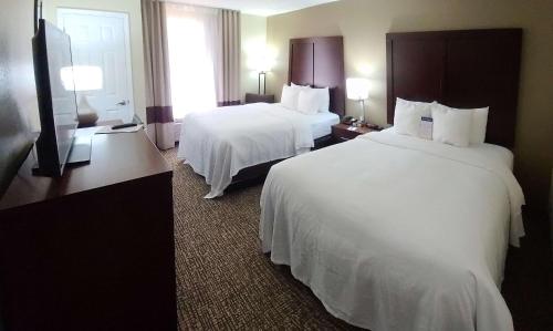 A bed or beds in a room at Comfort Inn New River