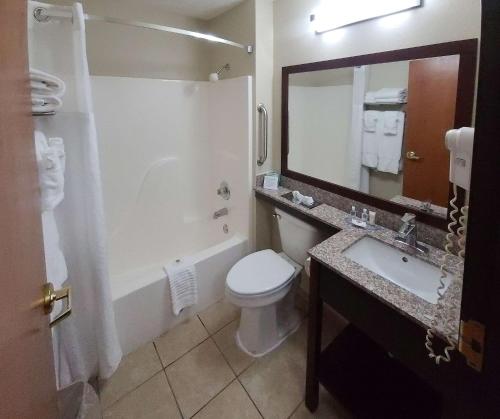 a bathroom with a toilet and a tub and a sink at Comfort Inn New River in Oak Hill