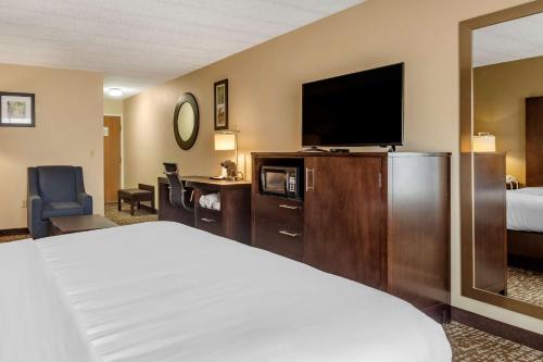 a hotel room with a bed and a flat screen tv at Comfort Inn Paducah I-24 in Paducah