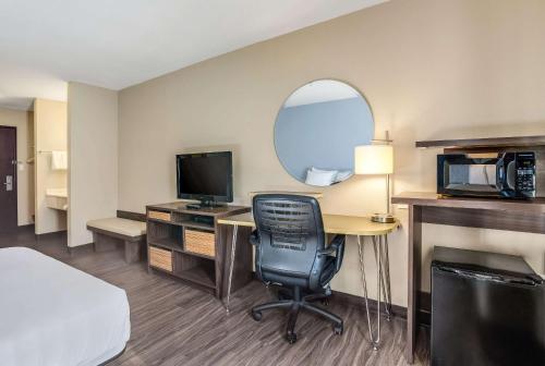 a hotel room with a desk with a computer and a chair at Quality Inn Calvert City - Paducah East in Calvert City
