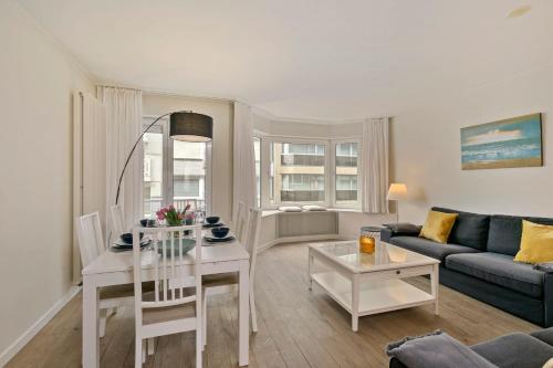 Afbeelding uit fotogalerij van Huswell - Cozy apartment with sea-view 1 min from beach in Knokke-Heist