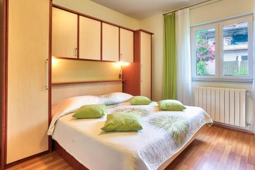 Llit o llits en una habitació de Holiday Home Ripenda Kras (676)