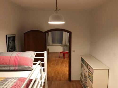 Postel nebo postele na pokoji v ubytování Self-check-in zentrale Fewos in Triberg - Nah am Wasserfall -