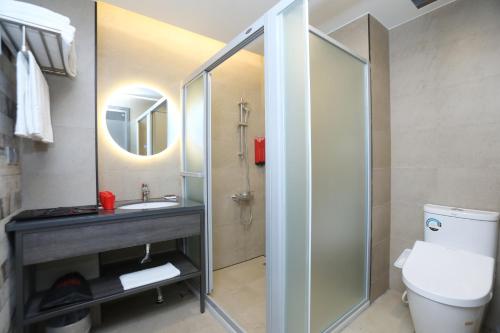 Bathroom sa T11、T12 Hotel