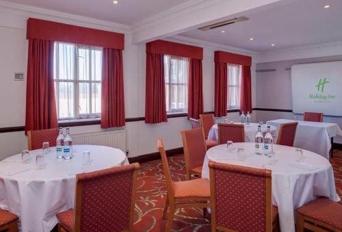 Un lugar para sentarse en Holiday Inn Ipswich Orwell by IHG
