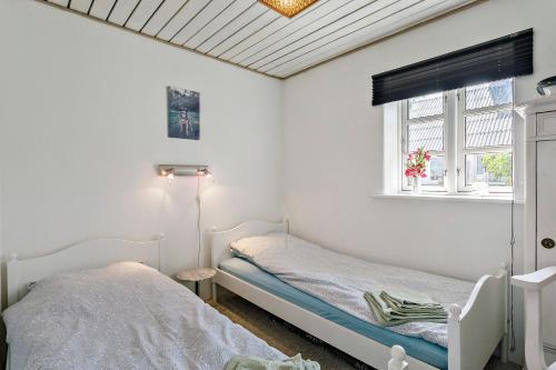 a bedroom with two beds and a window at KristiansBorg in Nykøbing Mors