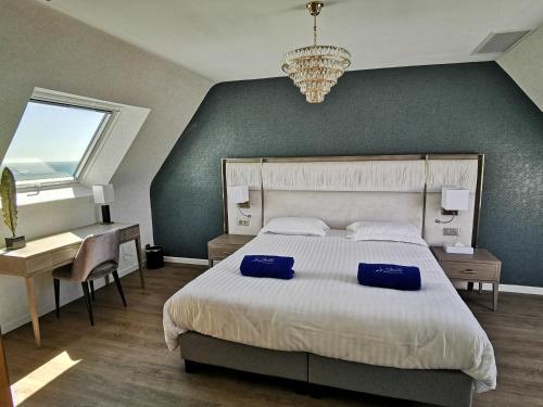 Un ou plusieurs lits dans un hébergement de l'établissement Le Diana Hôtel & Spa