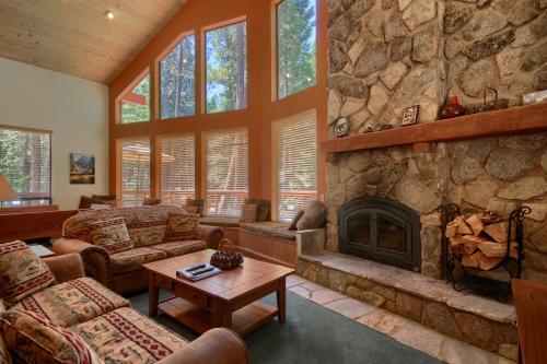 92R Jolie Cabin – Photos 3