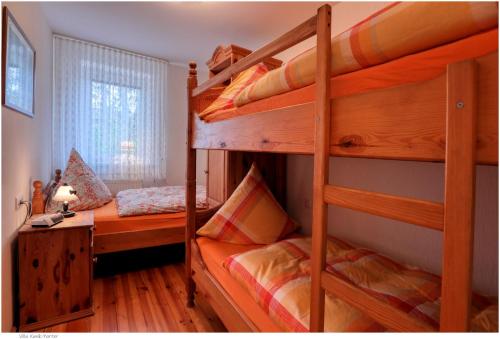Apartament w Villa Konik Mazury tesisinde bir ranza yatağı veya ranza yatakları
