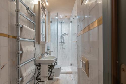 Phòng tắm tại Soggiorni D'Arte Apartments by Mamo Florence