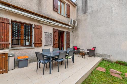 The building in which A villát is located