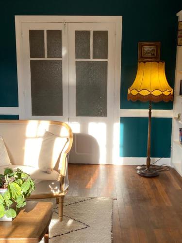 a living room with a couch and a lamp at Goute la vie in Marchamp