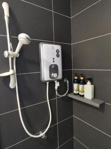 Bilik mandi di POOLVIEW Geniehome 3BR Free100mbps and Carpark at Utropolis Shah Alam
