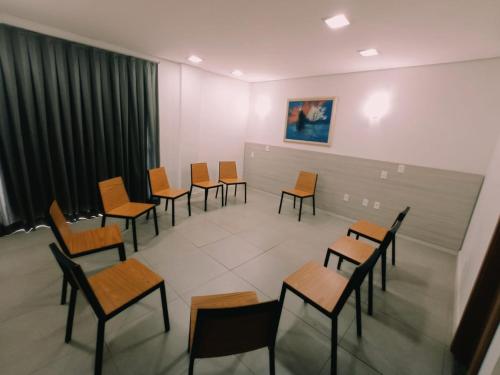 a waiting room with desks and chairs in a hospital at Hotel Manacá in Sacramento
