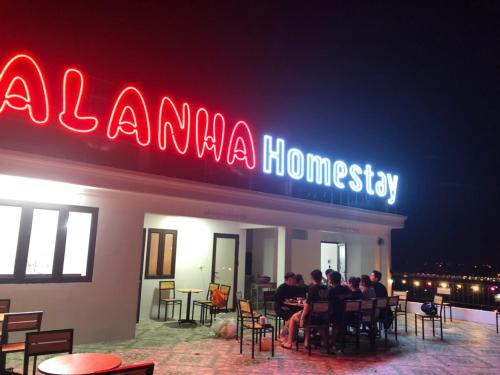 Un restaurante o sitio para comer en BALANHA Homestay 2