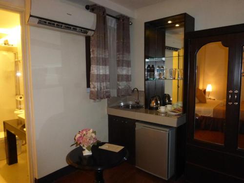 馬尼拉的住宿－西爾弗歐克斯套房酒店，相簿中的一張相片