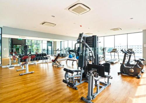 Pusat kecergasan dan/atau kemudahan kecergasan di POOLVIEW Geniehome 3BR Free100mbps and Carpark at Utropolis Shah Alam