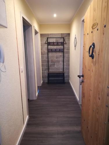 a hallway leading into a room with a door at Ferienwohnung Fam. Hähle in Burgstaedt