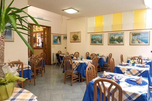 Restauracja lub miejsce do jedzenia w obiekcie Hotel Dolly