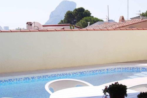 Villa pareada con piscina y acceso privado cerca pueblo y ...