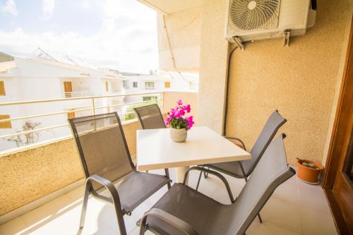 Beautiful apartment recently renovated with wifi and A c