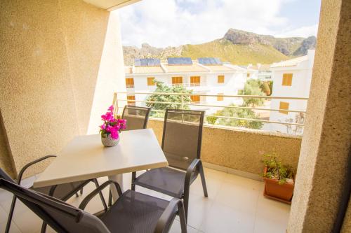 Beautiful apartment recently renovated with wifi and A c