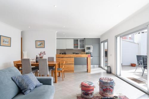 Sky Terrace - Sea Views & BBQ by Silver Prop