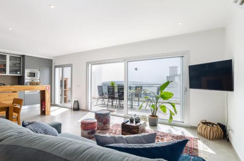 Sky Terrace - Sea Views & BBQ by Silver Prop