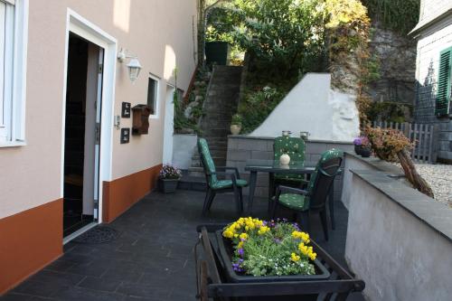 Taman di luar Ferienwohnung Bacharach