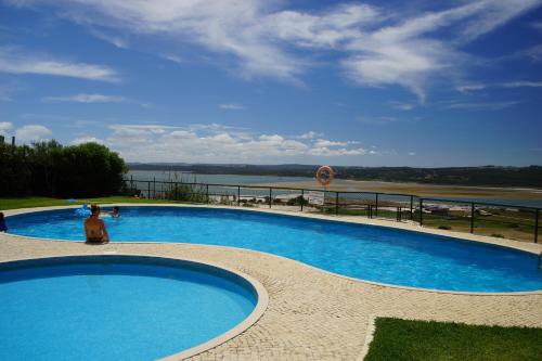 Πισίνα στο ή κοντά στο Casa Feliz Obidos Lagoon and sea view