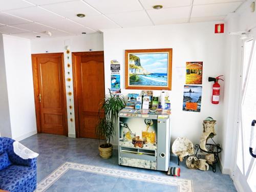 Кухня или мини-кухня в Hostal Brisamar
