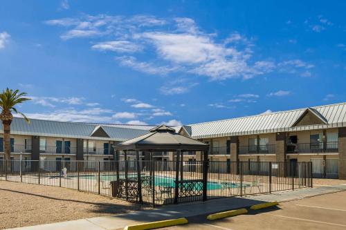 Πισίνα στο ή κοντά στο Motel 6-Tucson, AZ-Downtown