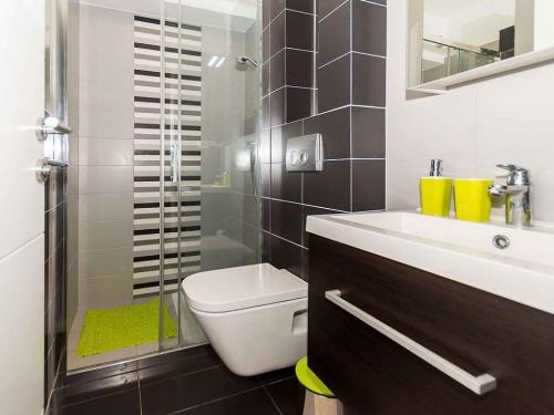 Kúpeľňa v ubytovaní Apartment in Njivice/Insel Krk 35106