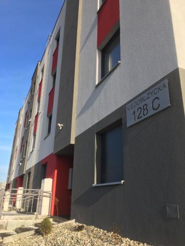 a building with a street sign on the side of it at Apartament Fibra Grande in Rybnik