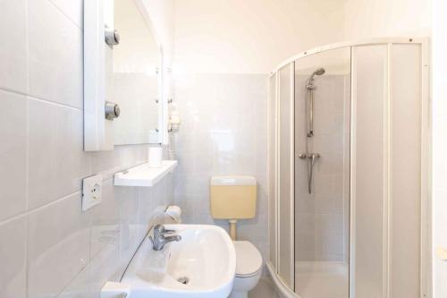 Kylpyhuone majoituspaikassa Apartments in Lignano Sabbiadoro 33368