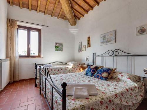 Postel nebo postele na pokoji v ubytování Farmhouse in Buonconvento
