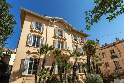 AC-Free Parking - Contemporary 4 Bedroom Villa Apartment