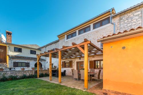 Spacious holiday home Guran